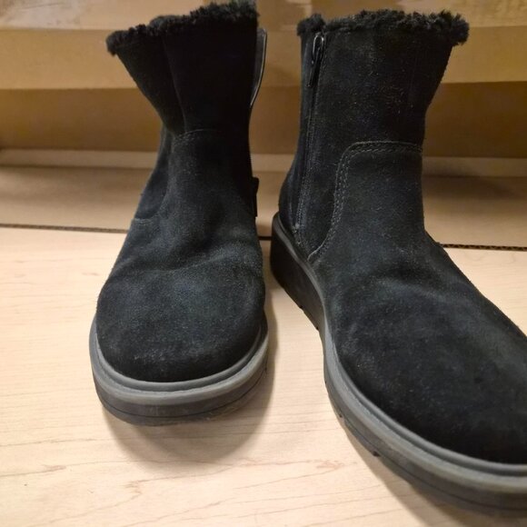 Clarks Size 7.5M Women Suede Black Boots"Ivery Opa" Fur-lined Waterproof - Picture 5 of 9